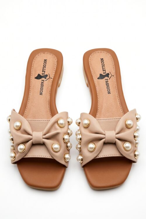 Sandalias Beige con Perlas y chongo